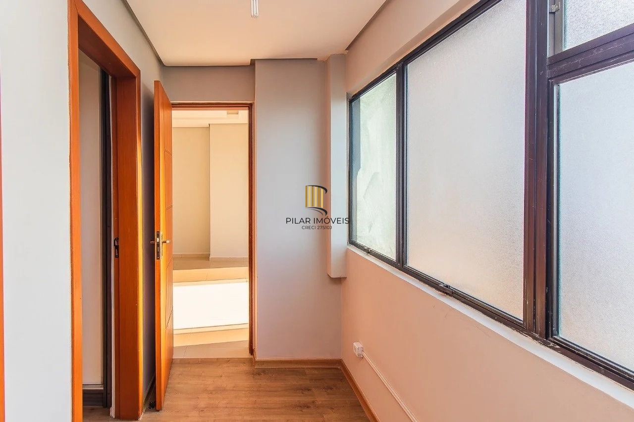 Cobertura de 3 quartos com piscina e 2 vagas no Bairro Mont Serrat.