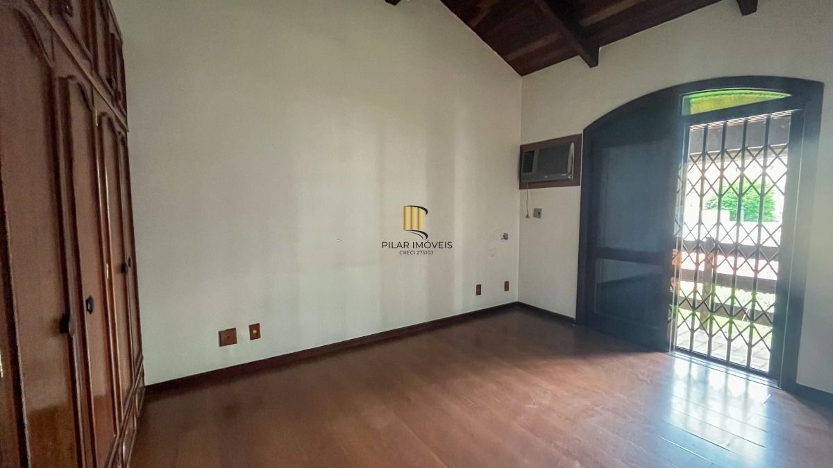 Casa com 5 quartos, 5 vagas e 265m² à venda no bairro Tristeza.