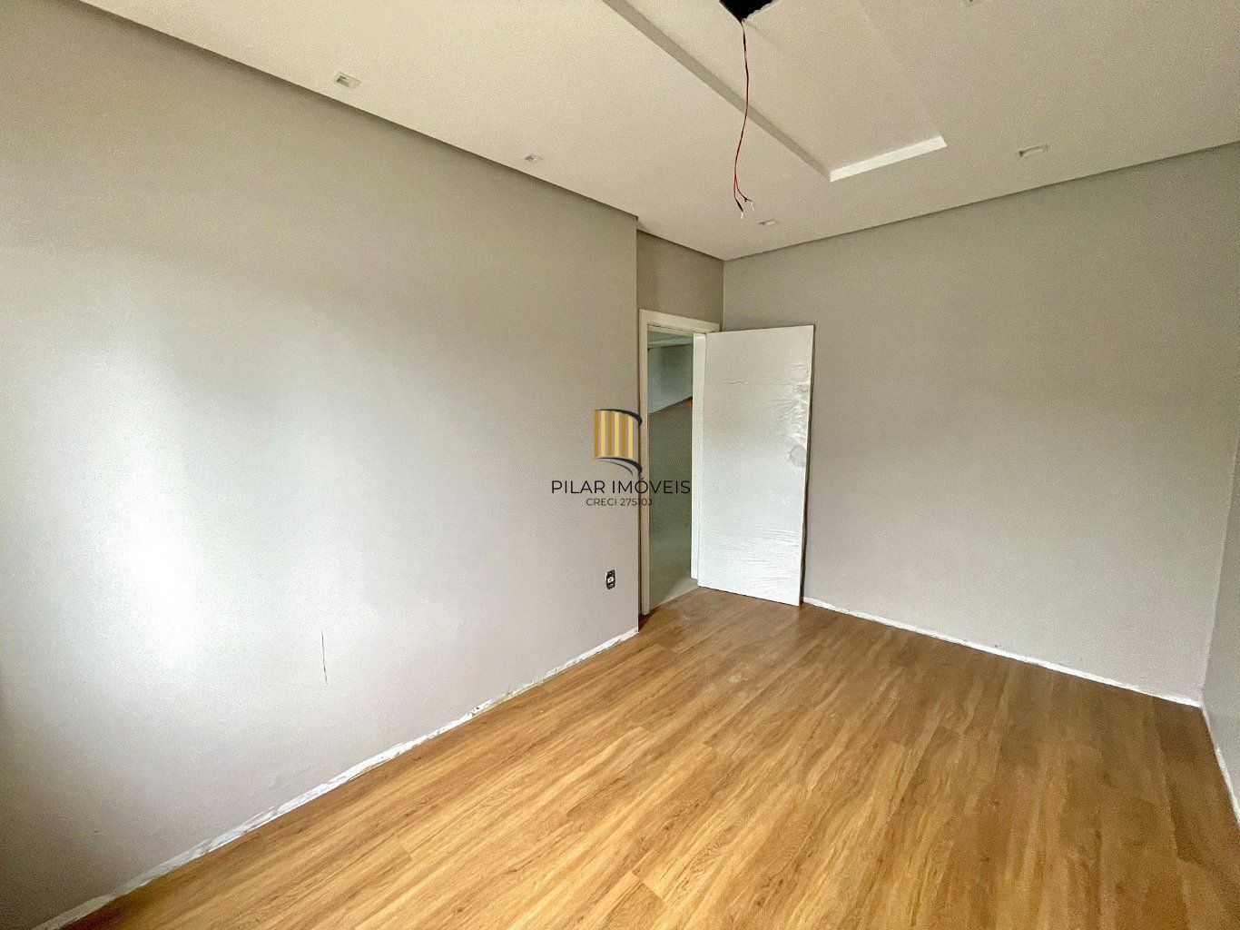 Casa  de 4 Dormitórios e 3 vagas de garagem em Canoas.