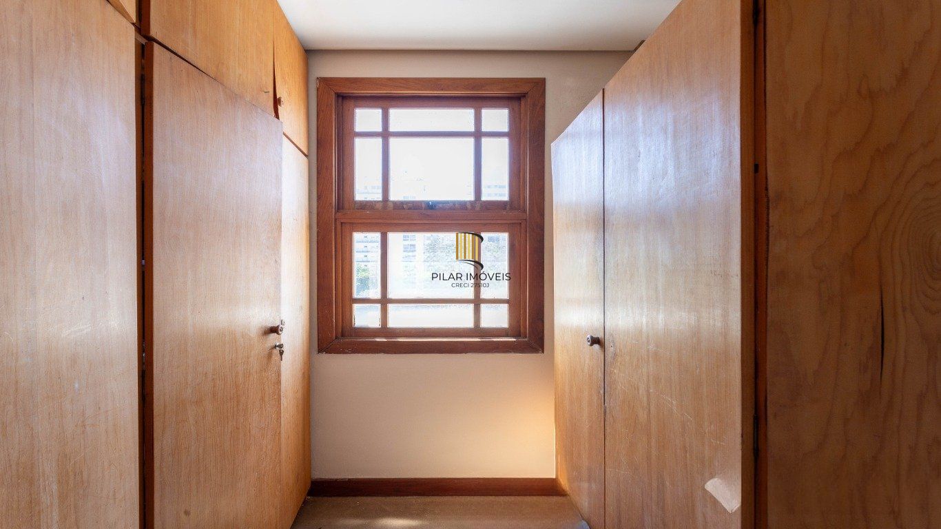 Apartamento 3 Dormitórios, 1 súite, elevador, 2 vagas no Petrópolis.