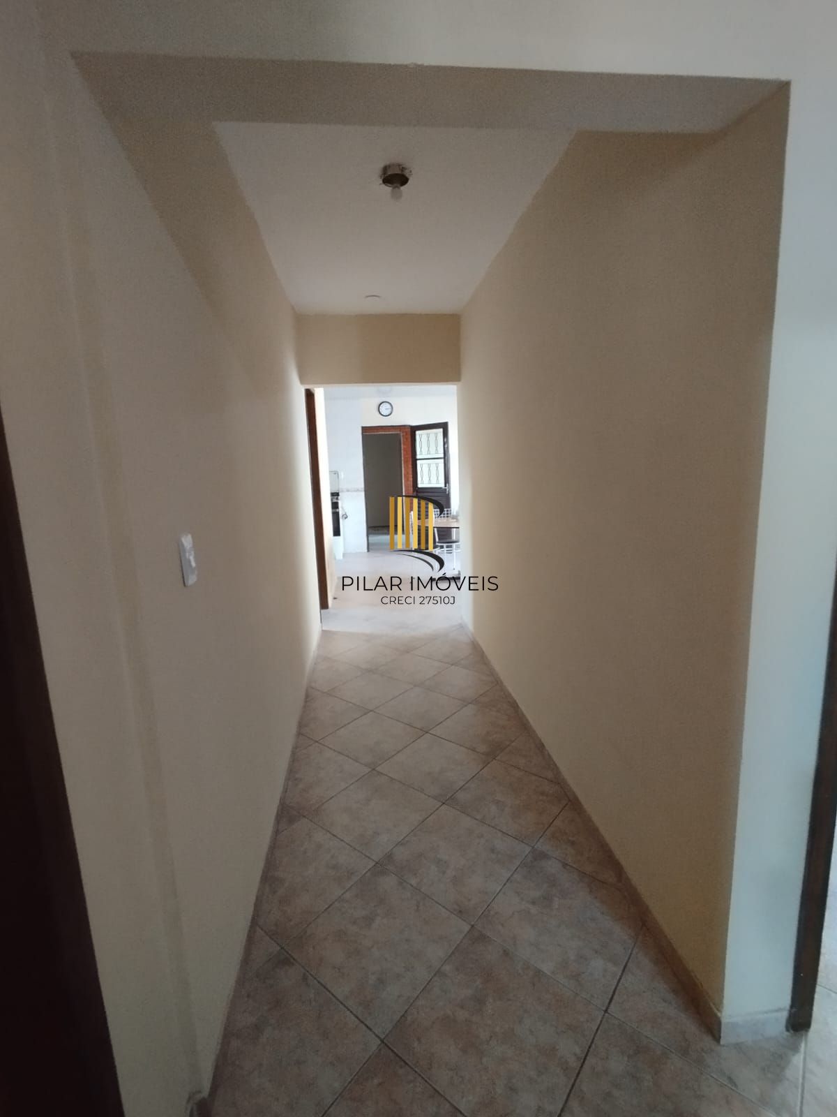 Casa de 4 dormitórios e 2 vagas de garagem em Canoas.