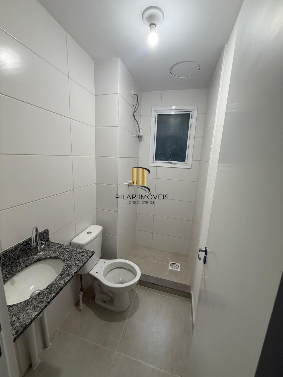 Apartamento com 2 quartos, semi mobiliado, piscina e portaria 24 hr em Gravataí