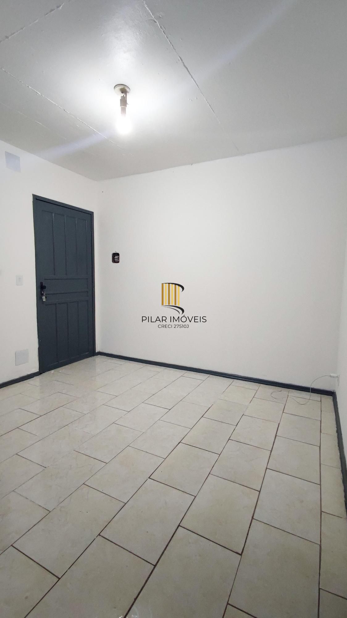 Apartamento Térreo, com 2 quartos, portaria e pátio  no bairro Rubem Berta