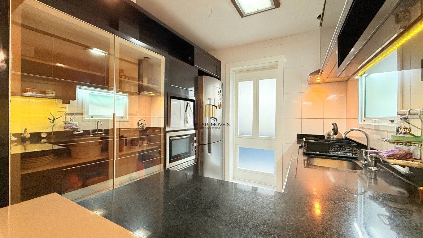 Casa em condomínio fechado com 4 dormitórios bairro Agronomia.