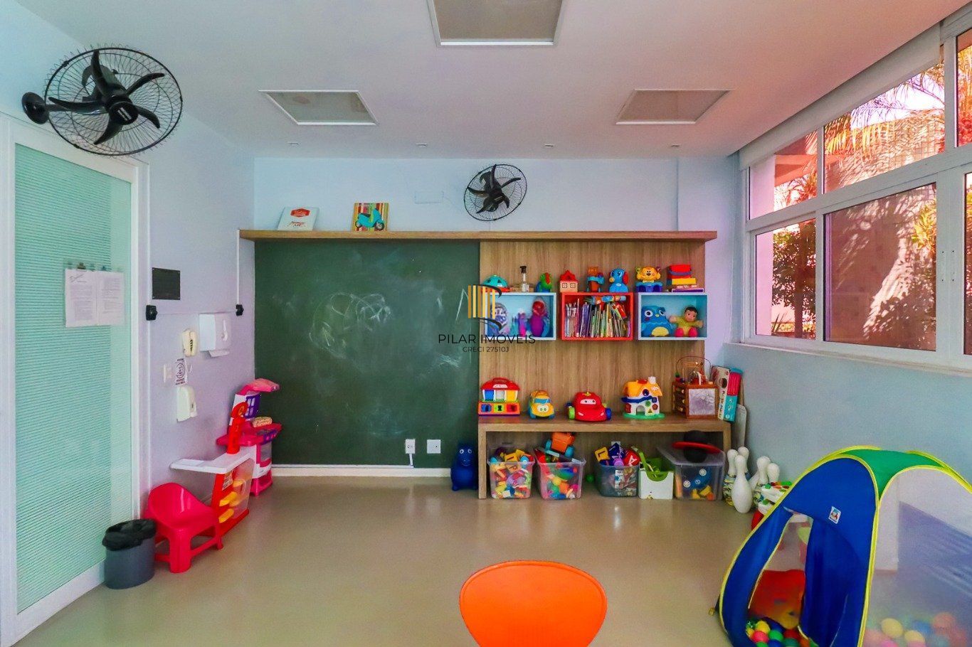 Apartamento de 3 dormitórios e 1 vaga de garagem no bairro Azenha/Porto Alegre.