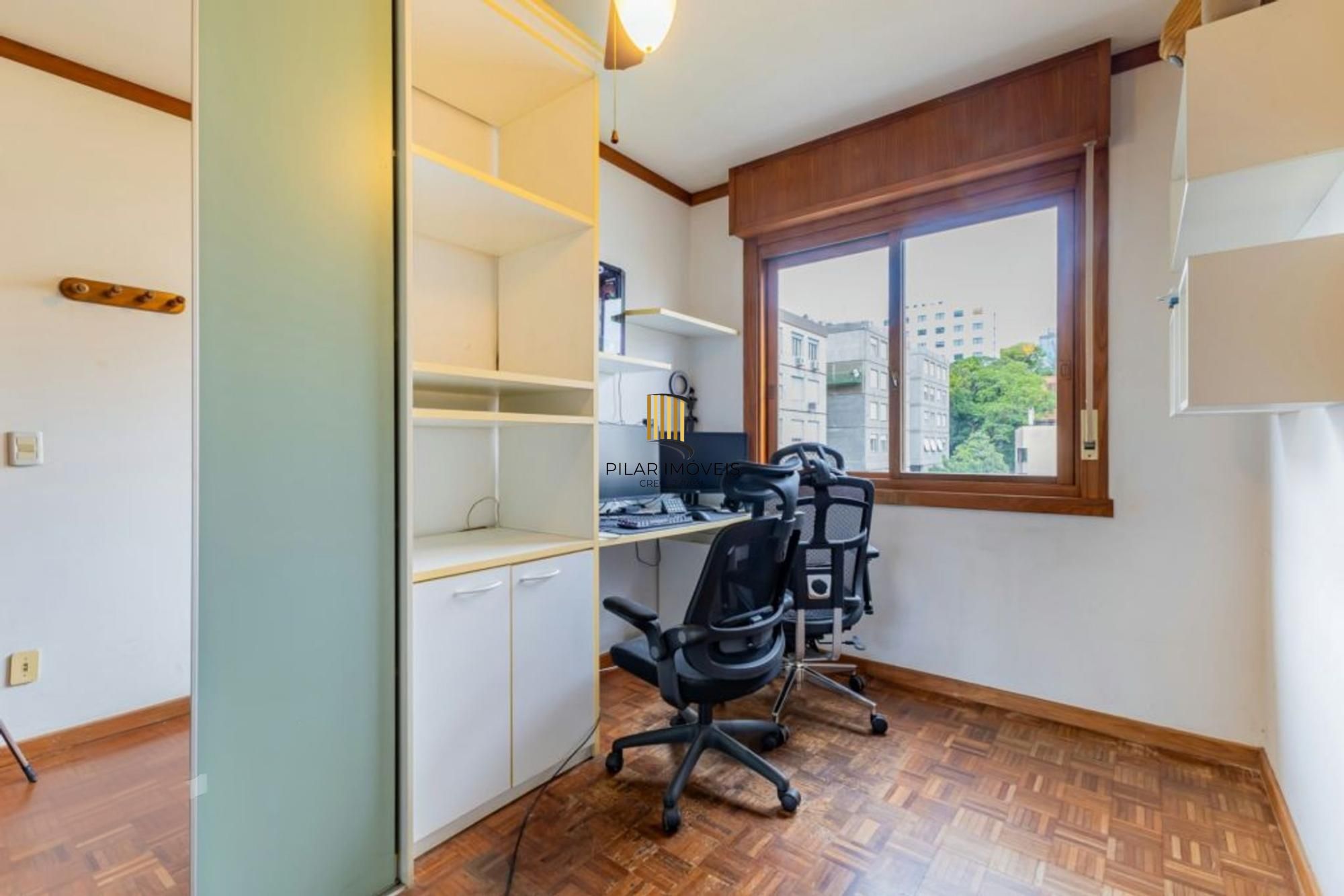 Apartamento com 3 quartos, 1 suíte, 3 vagas e elevador no Bairro São João.