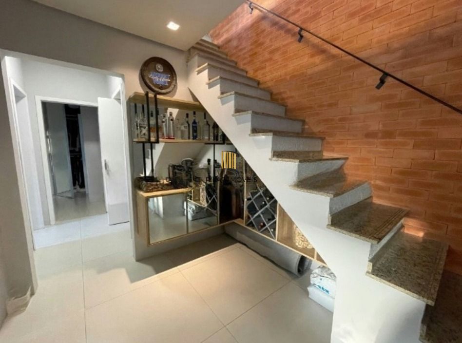 Cobertura de 2 quartos, suíte, 2 vagas no bairro Jardim Planalto.