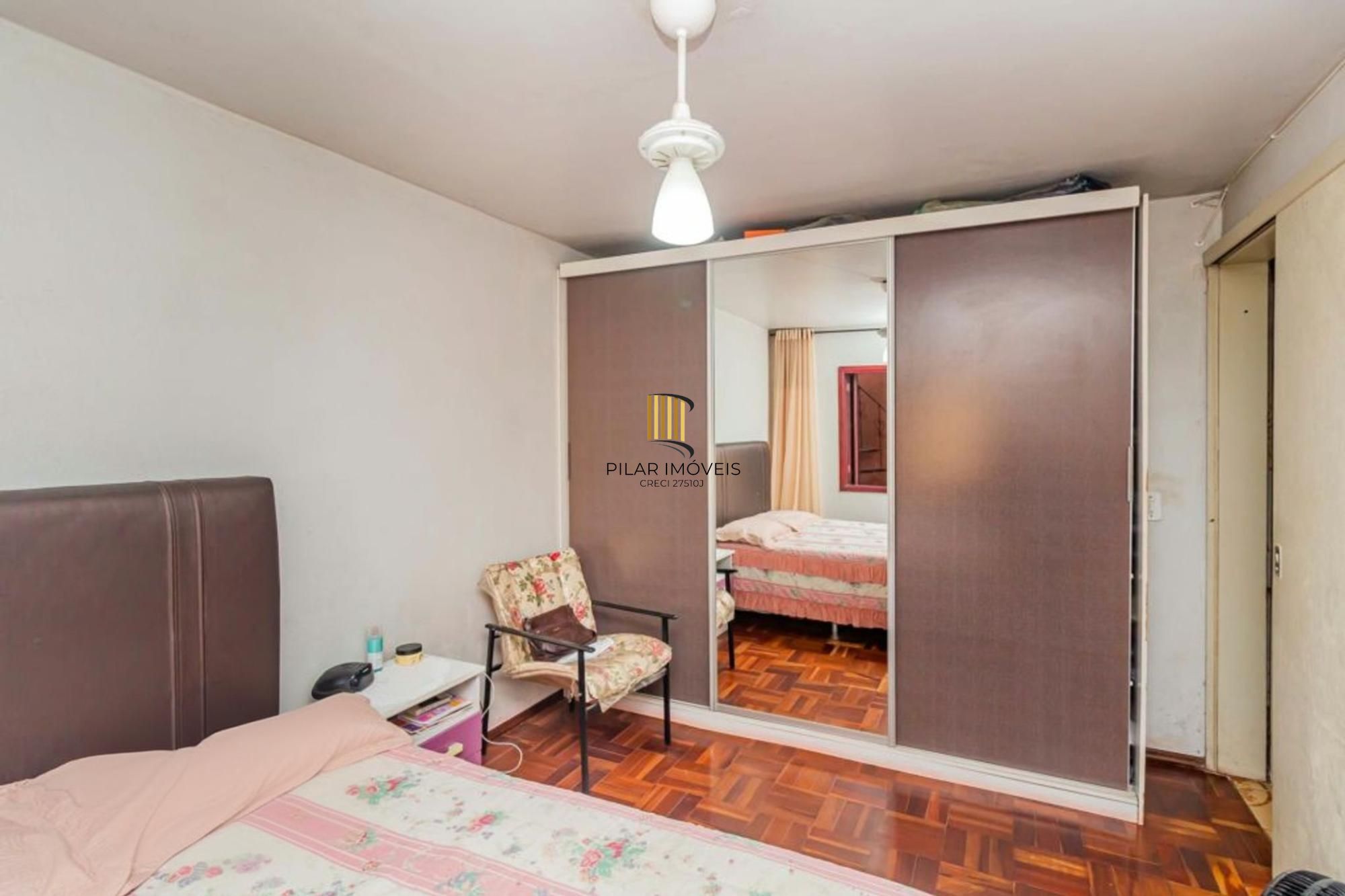 Casa com varanda fechada, 3 quartos, 2 vagas no bairro Farroupilha