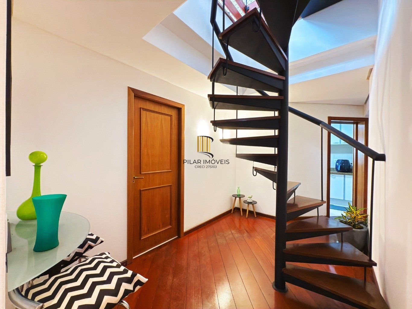 Cobertura de 3 quartos,suíte,elevador,2 vagas no bairro Mont Serrat