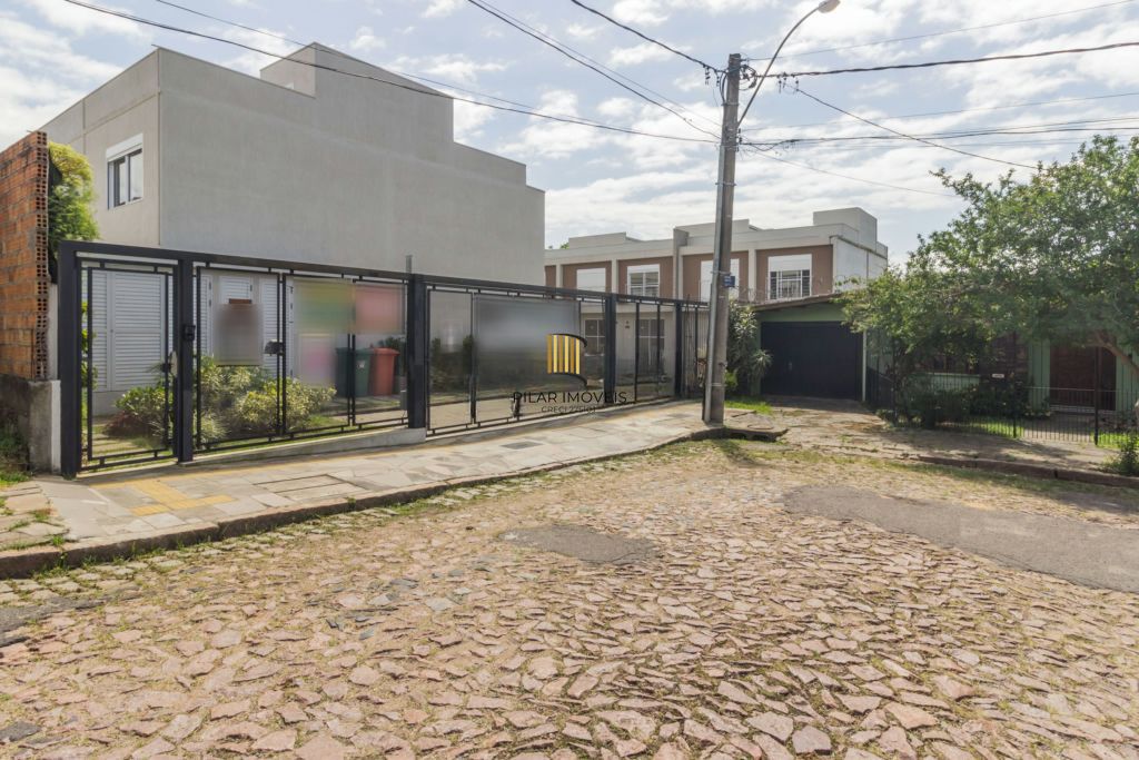 Casa de condomínio com 2 quartos, vaga e pátio no bairro parque Santa Fe