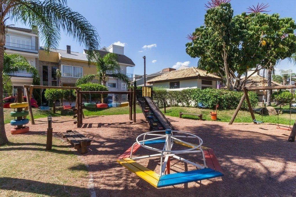 Casa Sobrado 3 dormitórios com suíte, piscina e sótão no Ecoville