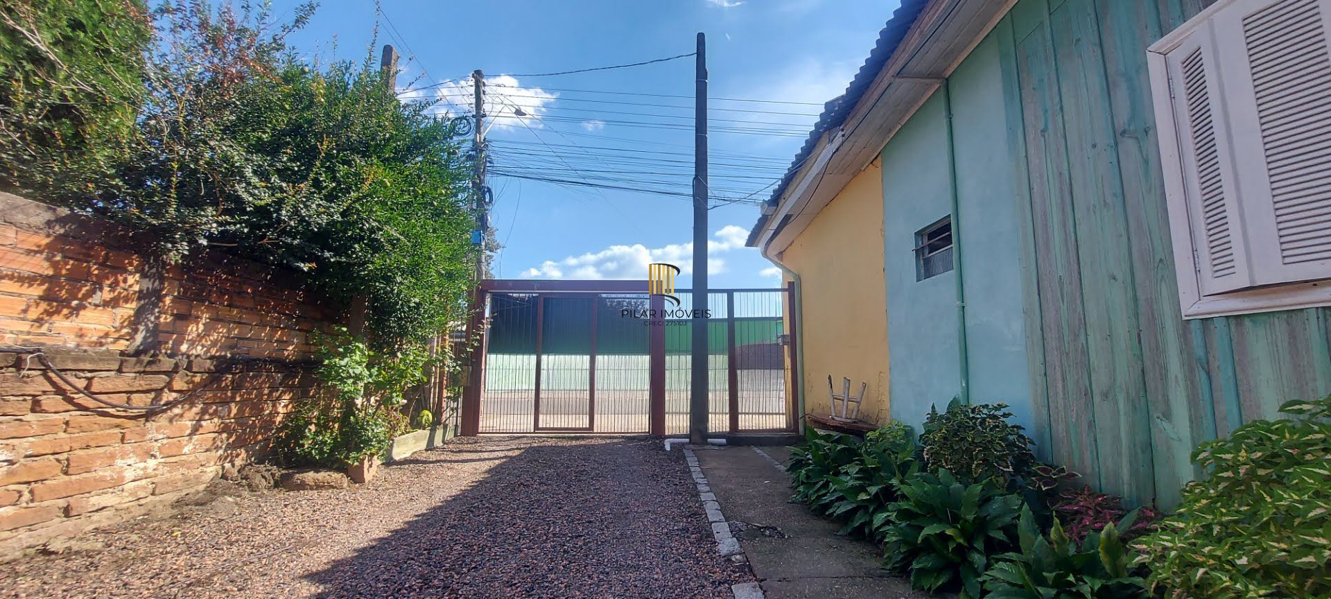 Imóvel com 2 moradias e ponto comercial em Alvorada