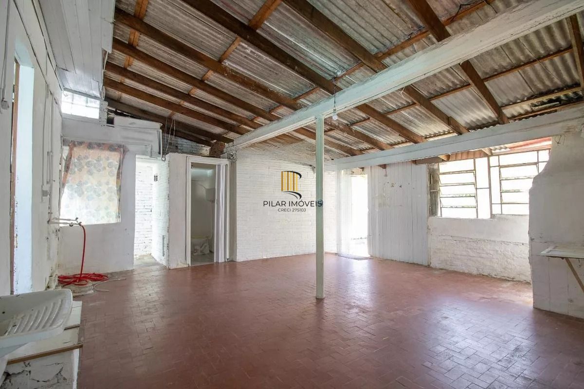 Casa 300m² à Venda na Vila Ipiranga . 2 Quartos, 2 Vagas, Salão e Churrasqueira