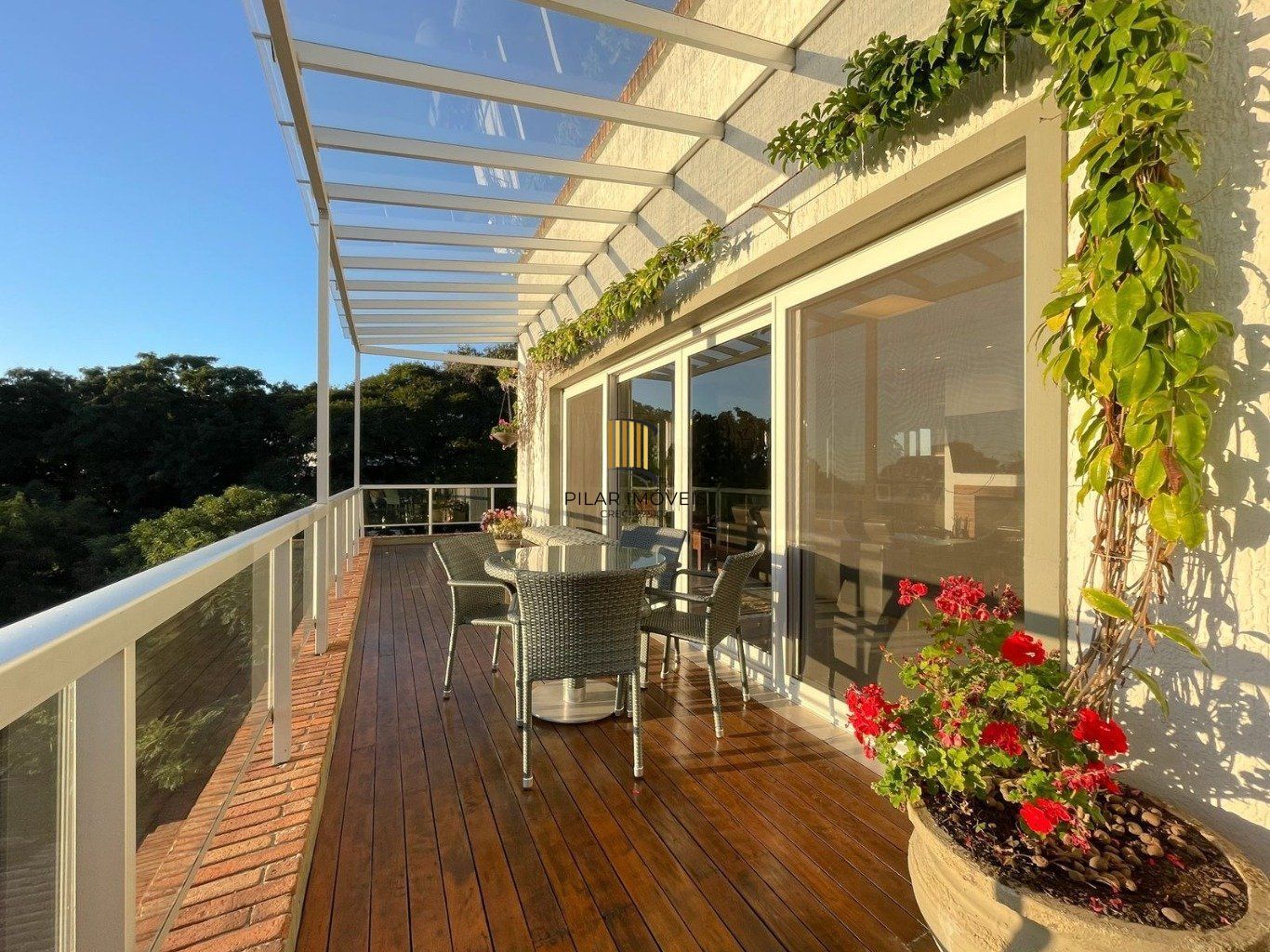 Casa com 4 quartos e 339m² à venda em Santa Tereza, Porto Alegre.