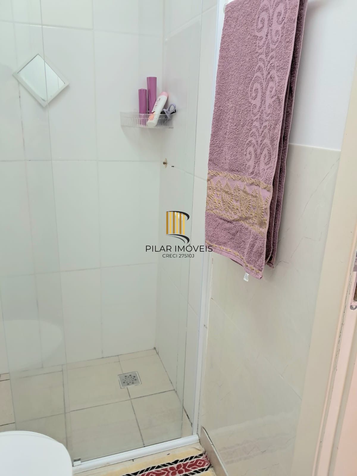 Apartamento semi mobiliado 2 dormitórios 1 vaga de garagem na Rua Sadi Castro.