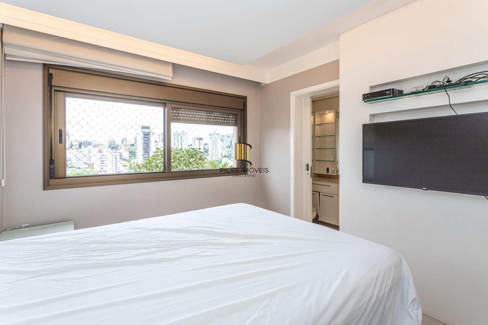 Apartamento de 97m², 2 dormitórios,1suíte, 3 vagas de garagem na rua Guararapes