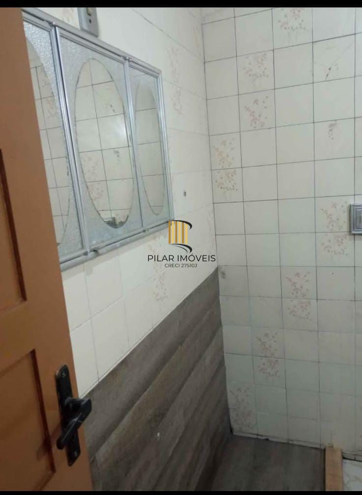 Casa 150m2 com 3 dormitórios e ampla garagem com churrasqueira Bairro Restiga