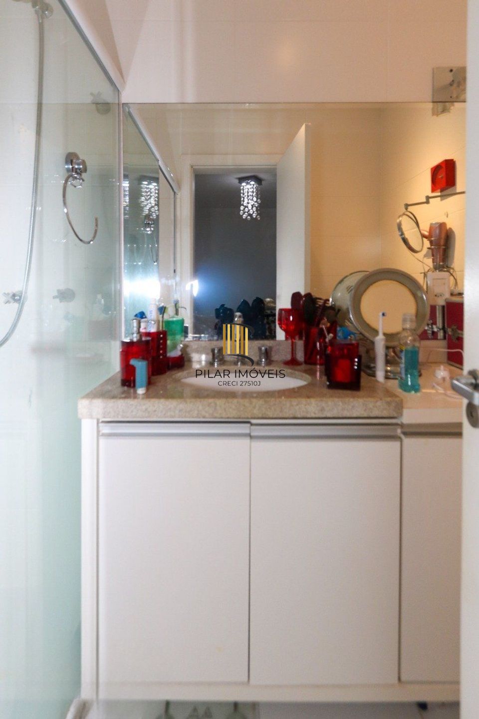 Casa em condomínio com 2 quartos e 2 vagas no bairro Marechal Rondon em Canoas.