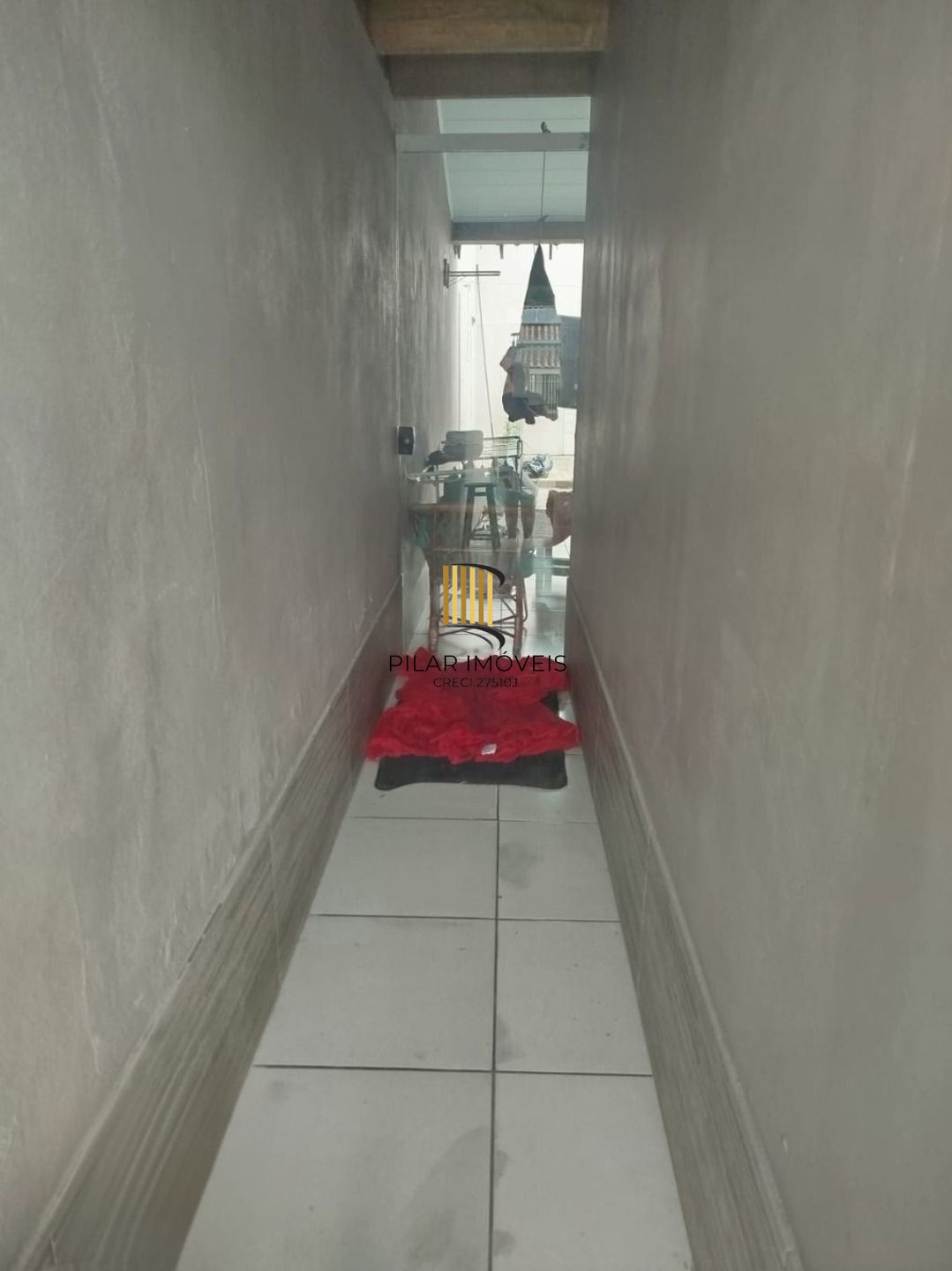 Casa de 2 dormitórios e 2 vagas de garagem em são José Canoas.