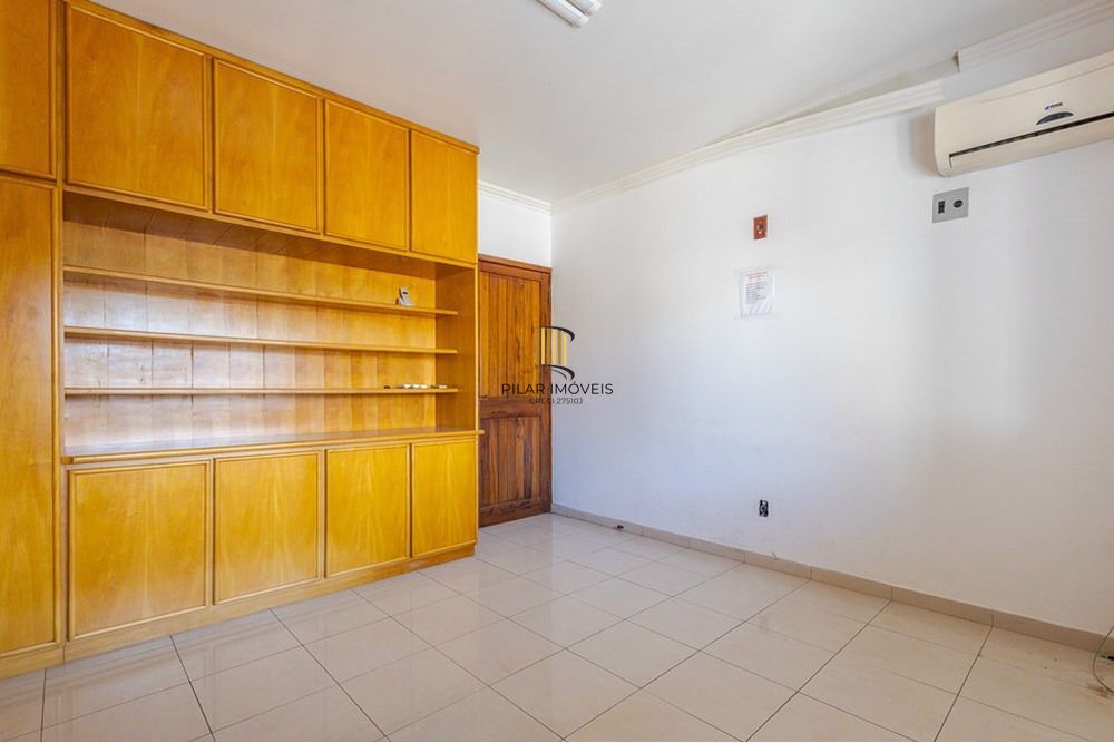 Casa com 4 quartos, 7 vagas e pátio no Bairro Higienópolis