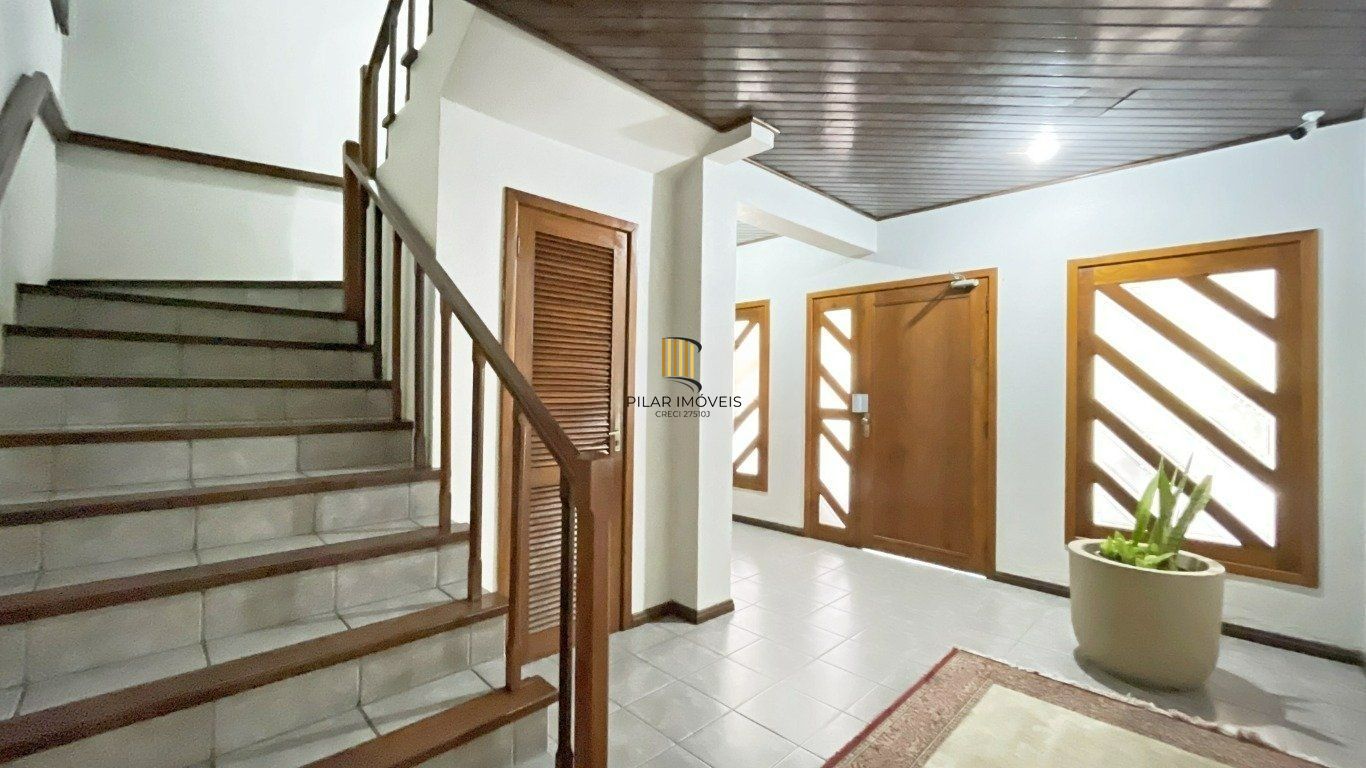 Cobertura de 2 quartos, suíte, 2 vagas no bairro Jardim Planalto.