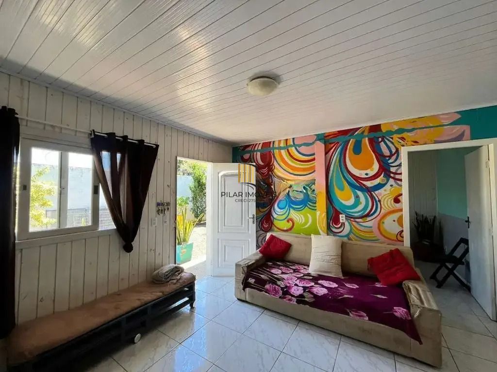 Casa com 3 quartos, vaga coberta e com muro no bairro Campos Novo