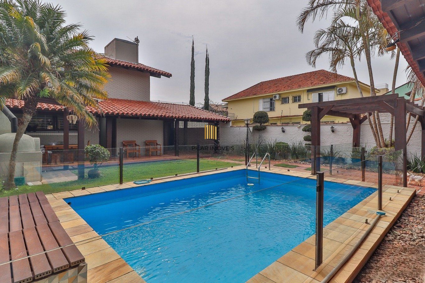 Casa de 3 dormitórios bairro Ipanema