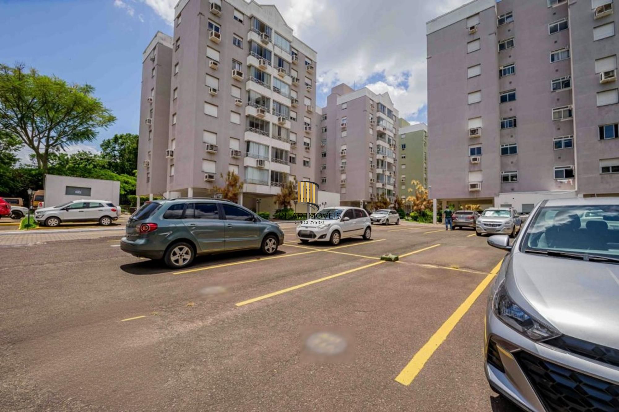 Apartamento semi mobiliado de 3 quartos, elevador, 1 vaga no bairro Cavalhada