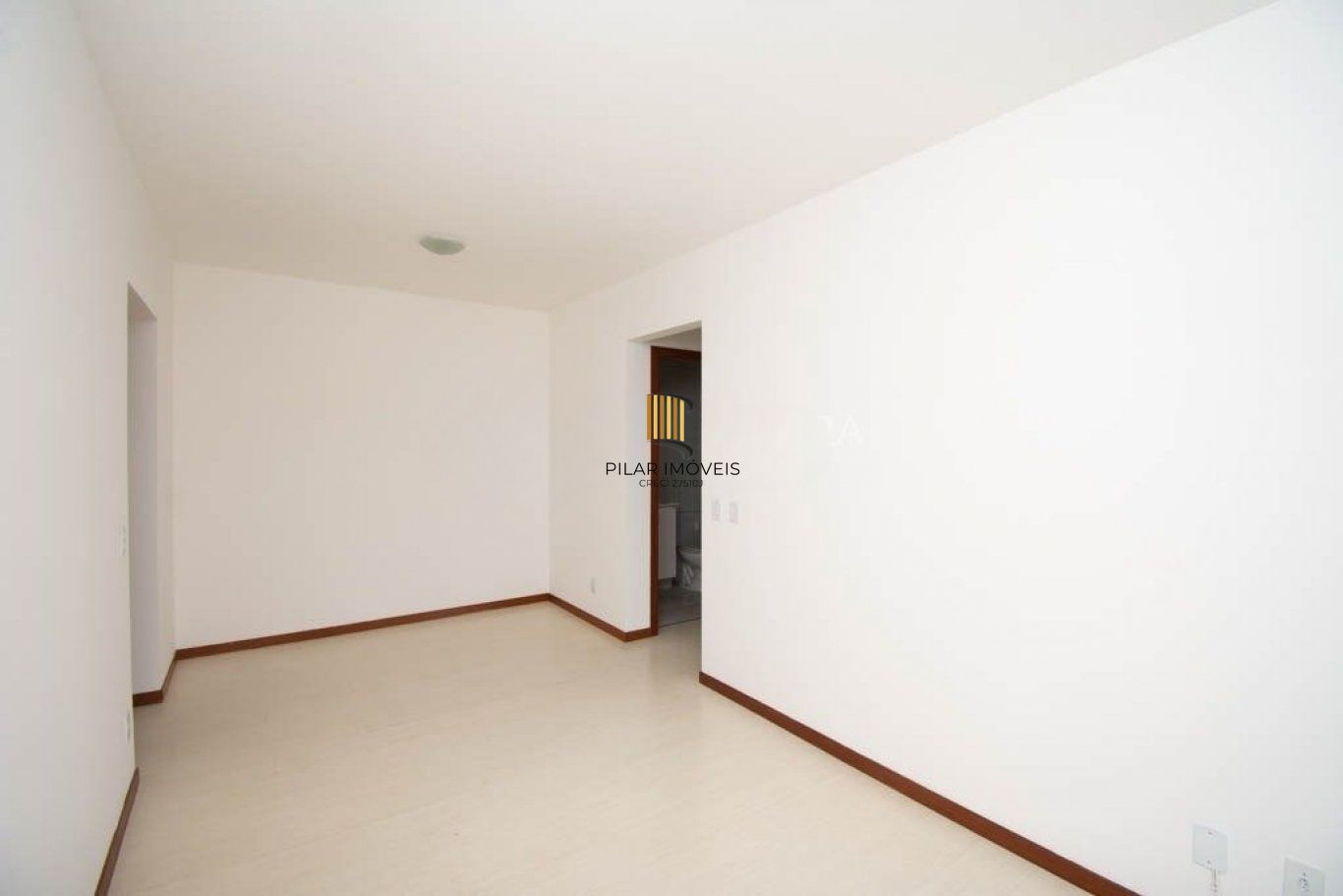 Apartamento 2 Dormitórios com Sacada, Garagem e Vista – Bairro Partenon