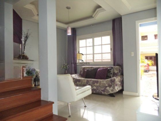 Casa com 4 dormitórios, 1 suíte, 260 m² privativos, 3 vagas no Ecoville.