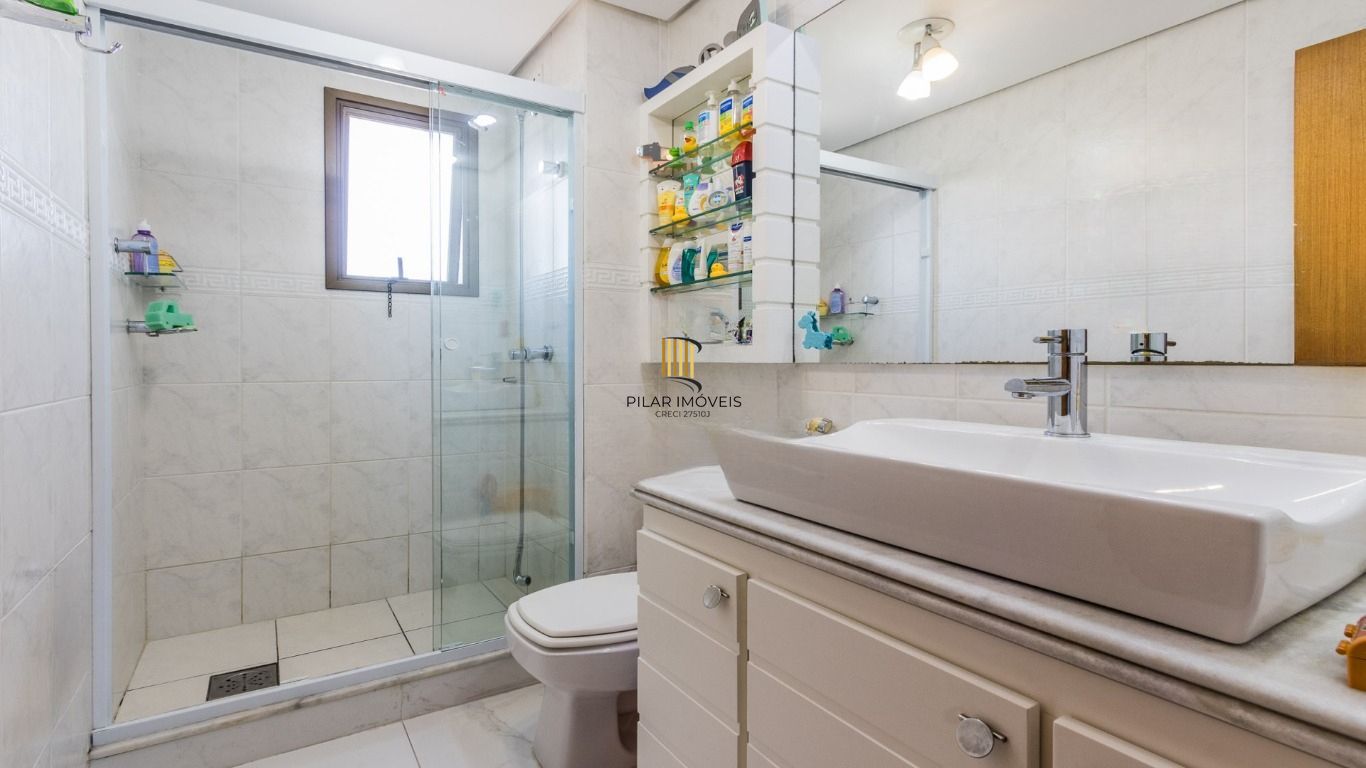 Apartamento com 3 quartos, 1 suíte, à venda no bairro Petrópolis