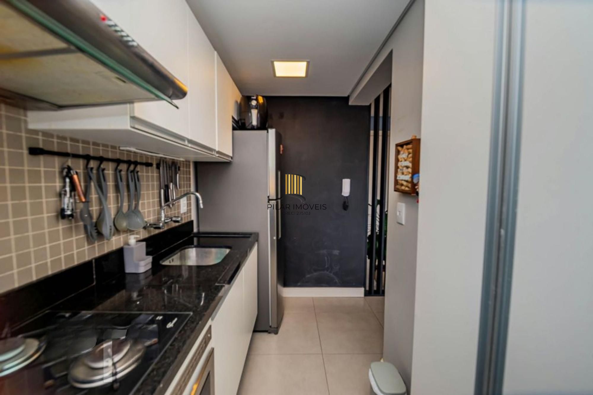 Apartamento de 2 quartos, suíte, elevador, 1 vaga no bairro Ipanema.