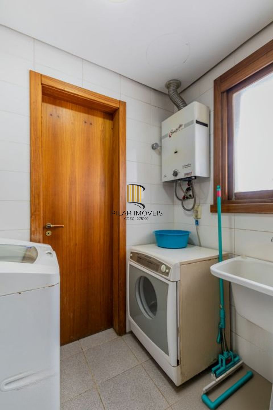 Apartamento com 3 quartos, 1 suíte, 3 vagas e elevador no Bairro São João.