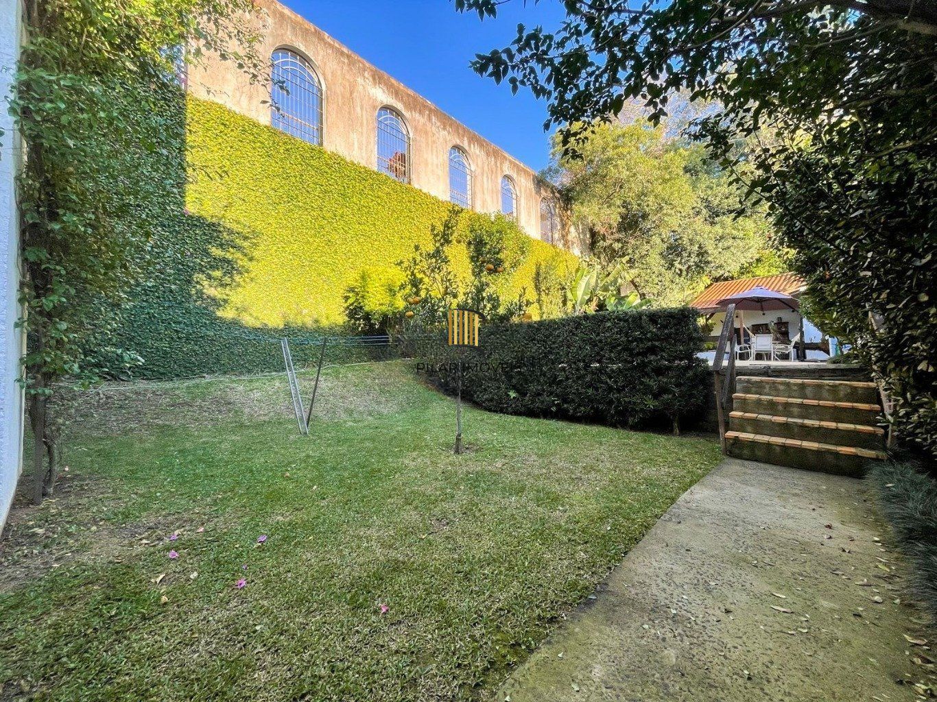 Casa com 4 quartos e 339m² à venda em Santa Tereza, Porto Alegre.