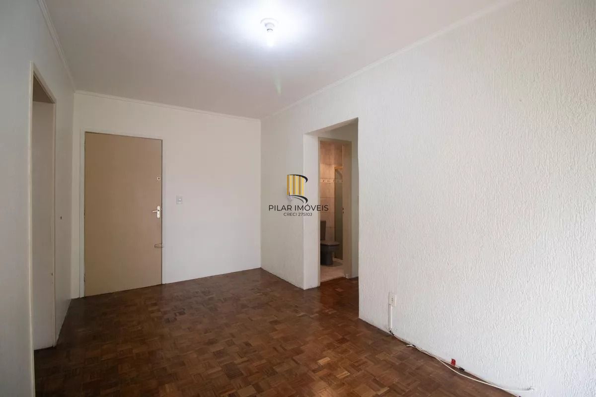 Apartamento 2 dormitórios no Partenon com sacada e 60m²