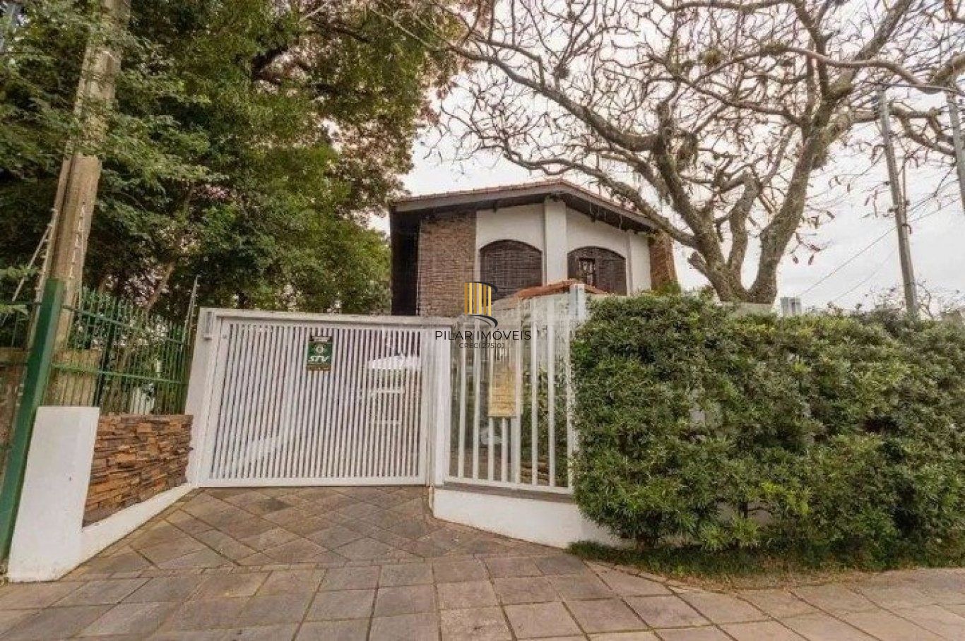 Casa de 3 quartos, piscina, churrasqueira, 7 vagas no bairro Tristeza