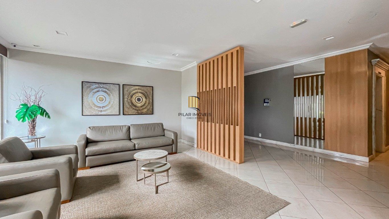Apartamento com 3 quartos(1 suíte) e 2 vagas de garagem no Bairro Petrópolis