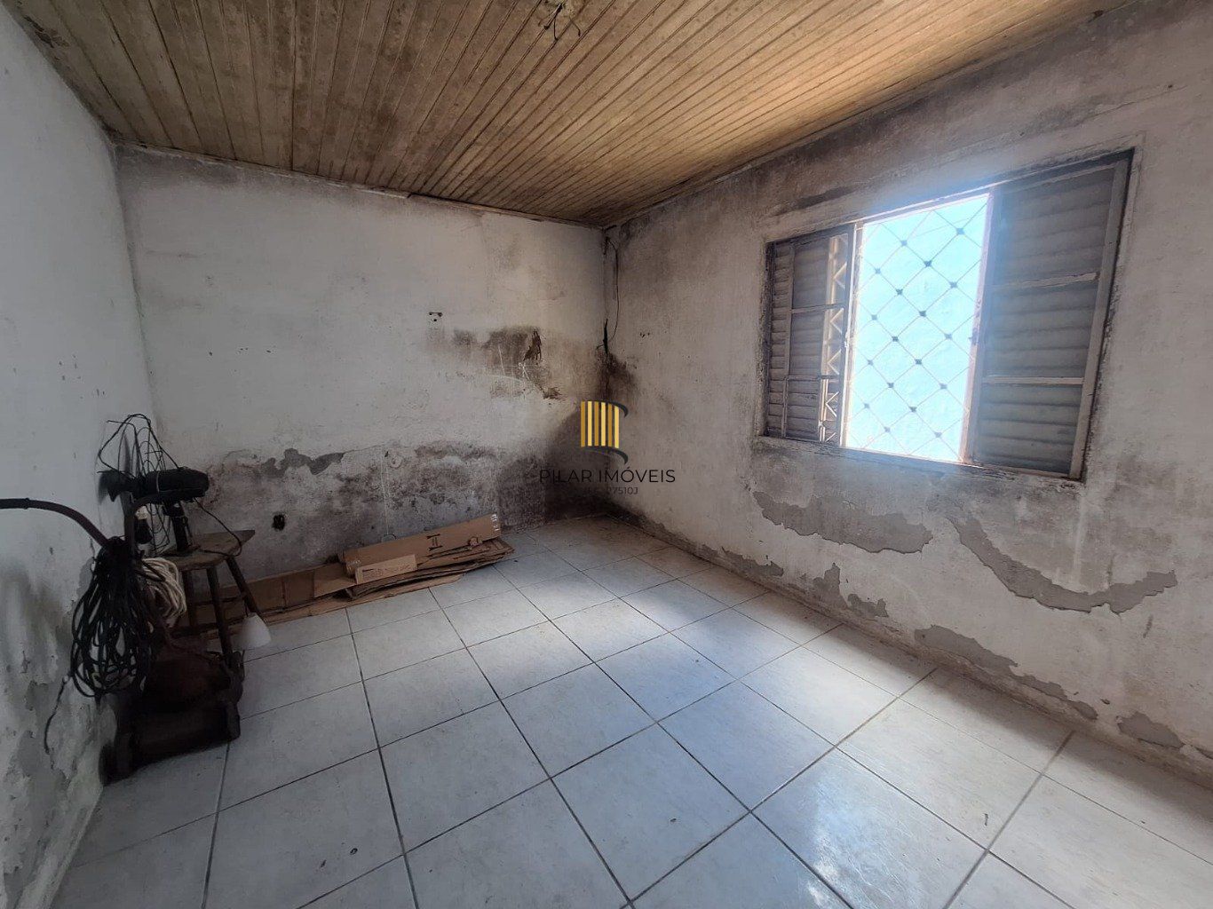 Casa de 2 dormitórios e 2 vagas de garagem em Canoas.