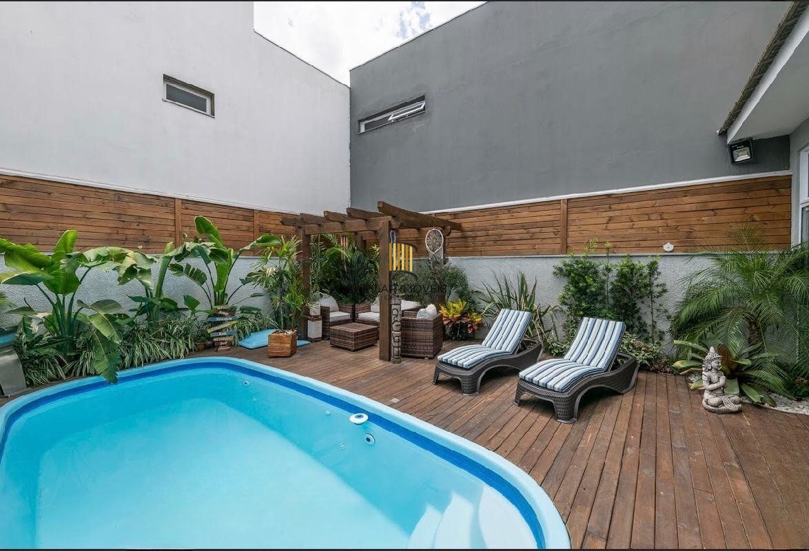 Casa com 3 quartos e 2 vagas em condomínio fechado no Bairro Ecoville
