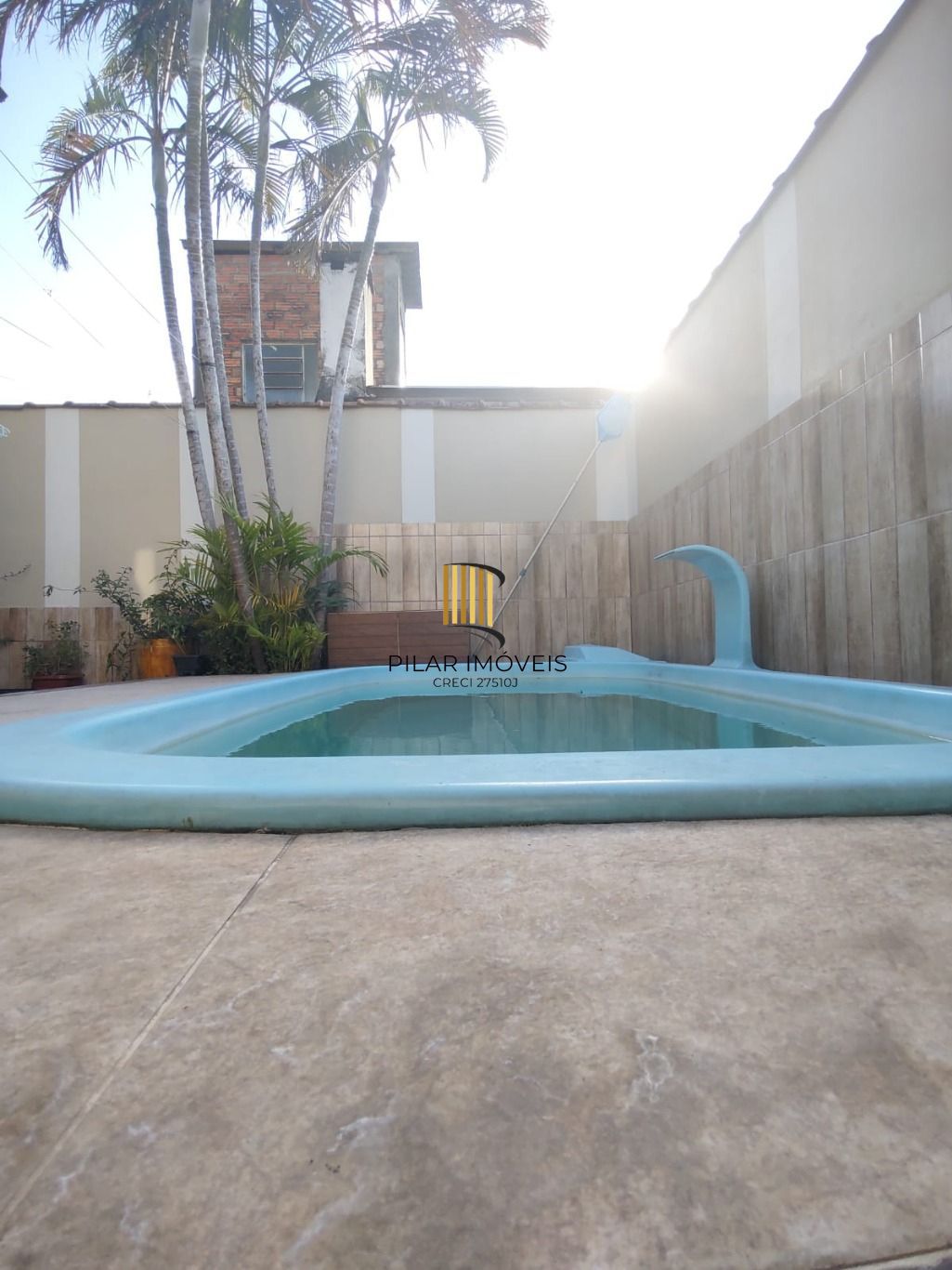 Casa de 3 dormitórios e 2 vagas de garagem em Cachoerinha.