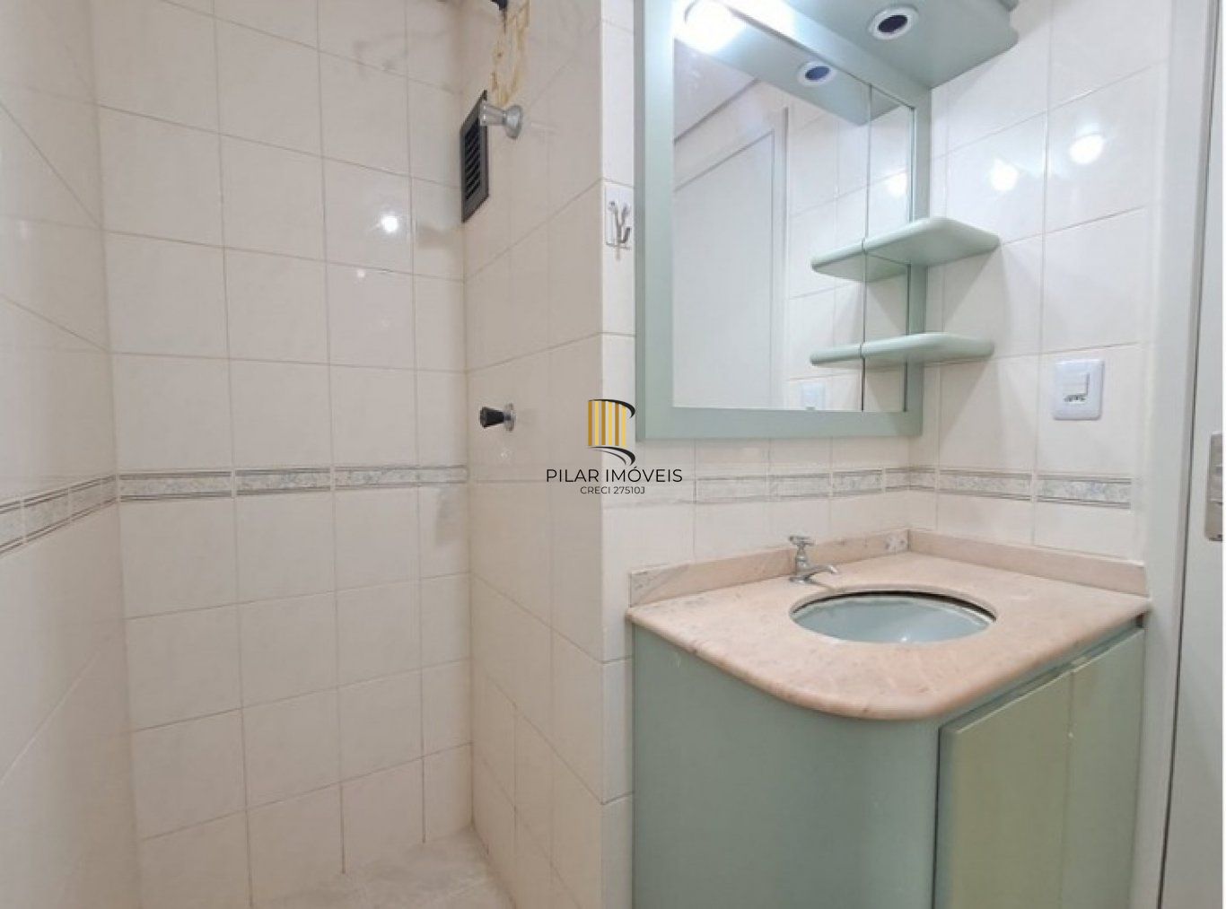 Apartamento com 2 quartos e 1 vaga à venda em Centro Histórico.