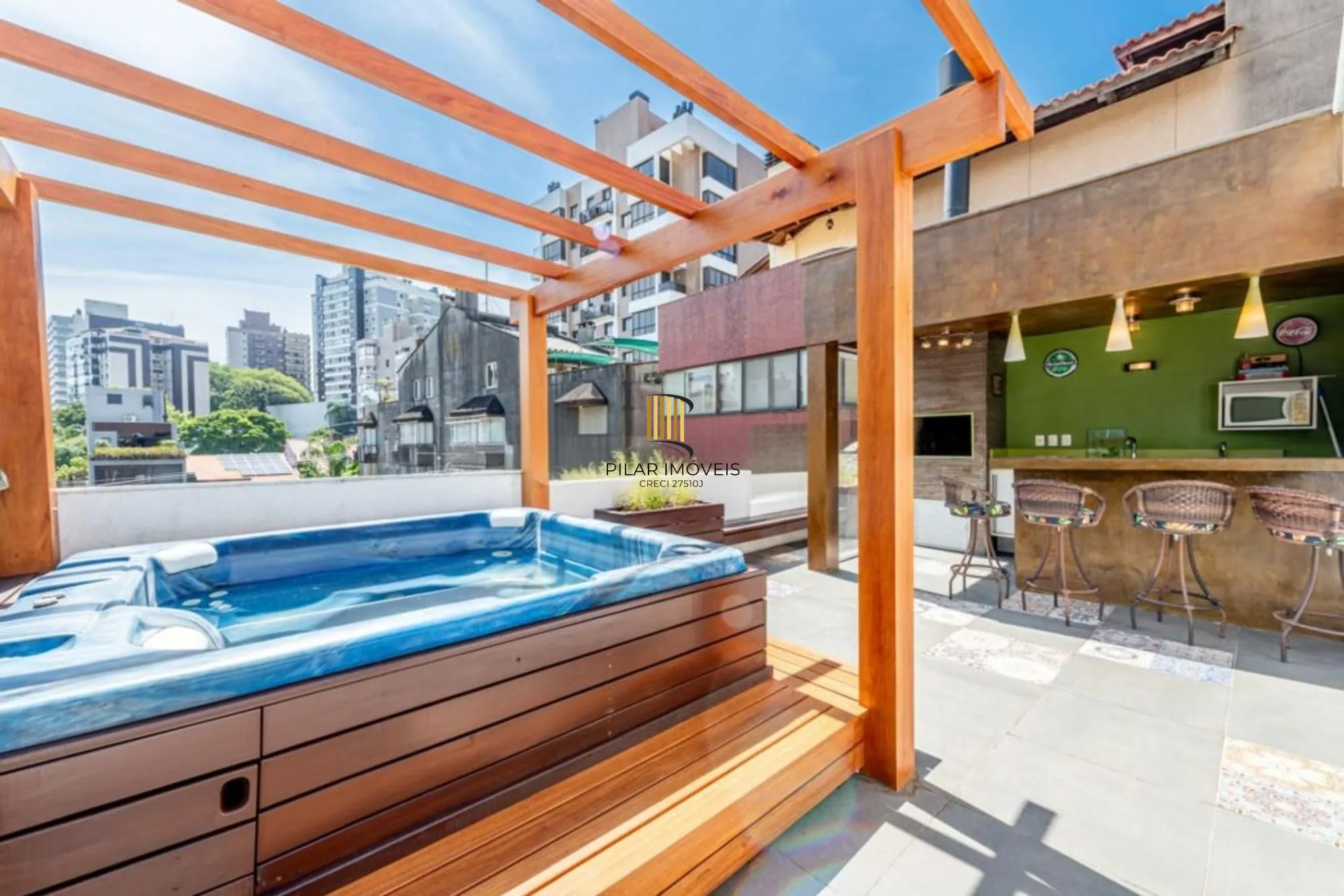 Cobertura com 2 quartos, piscina, 1 vaga de garagem bairro Bom Fim