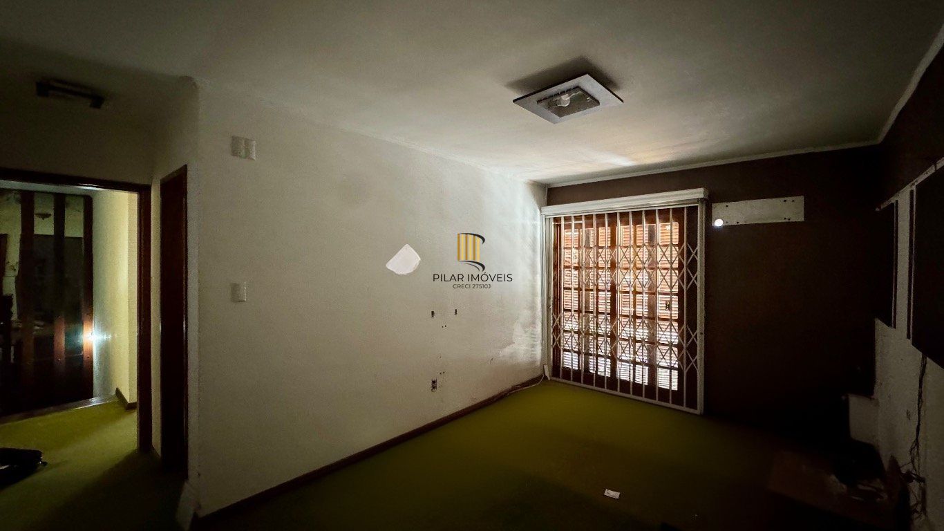 Casa com 350m², 4 quartos, 2 Suítes à venda em Azenha, Porto Alegre.