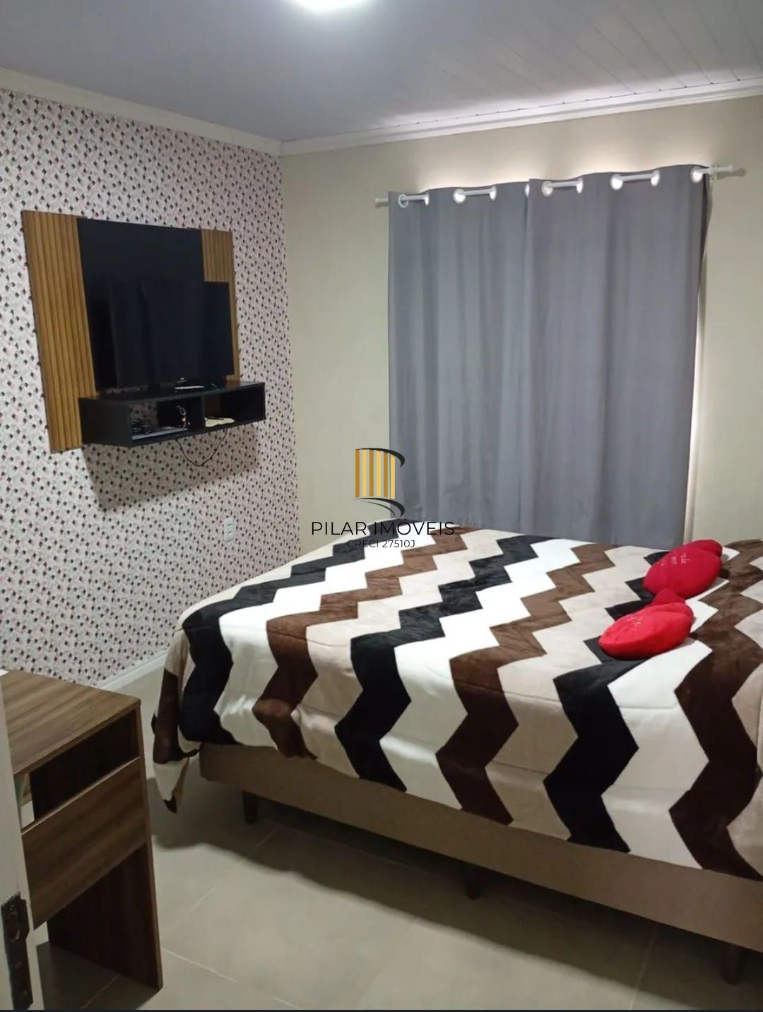 Casa com  2 quartos, vaga de garagem e com pátio Jardim Éden.