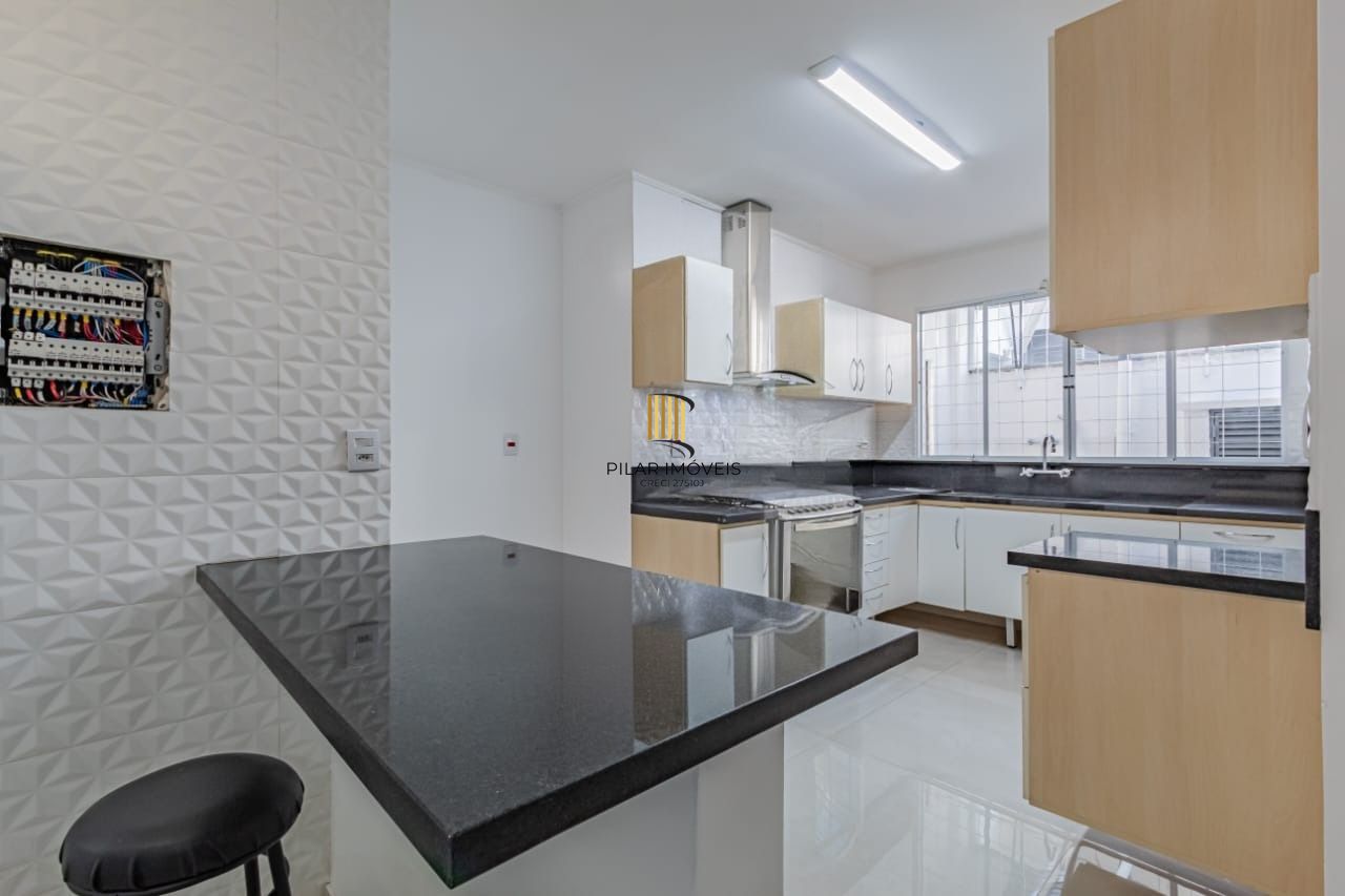 Casa com 3 dormitórios e 4 vagas no Bairro Jardim Lindóia