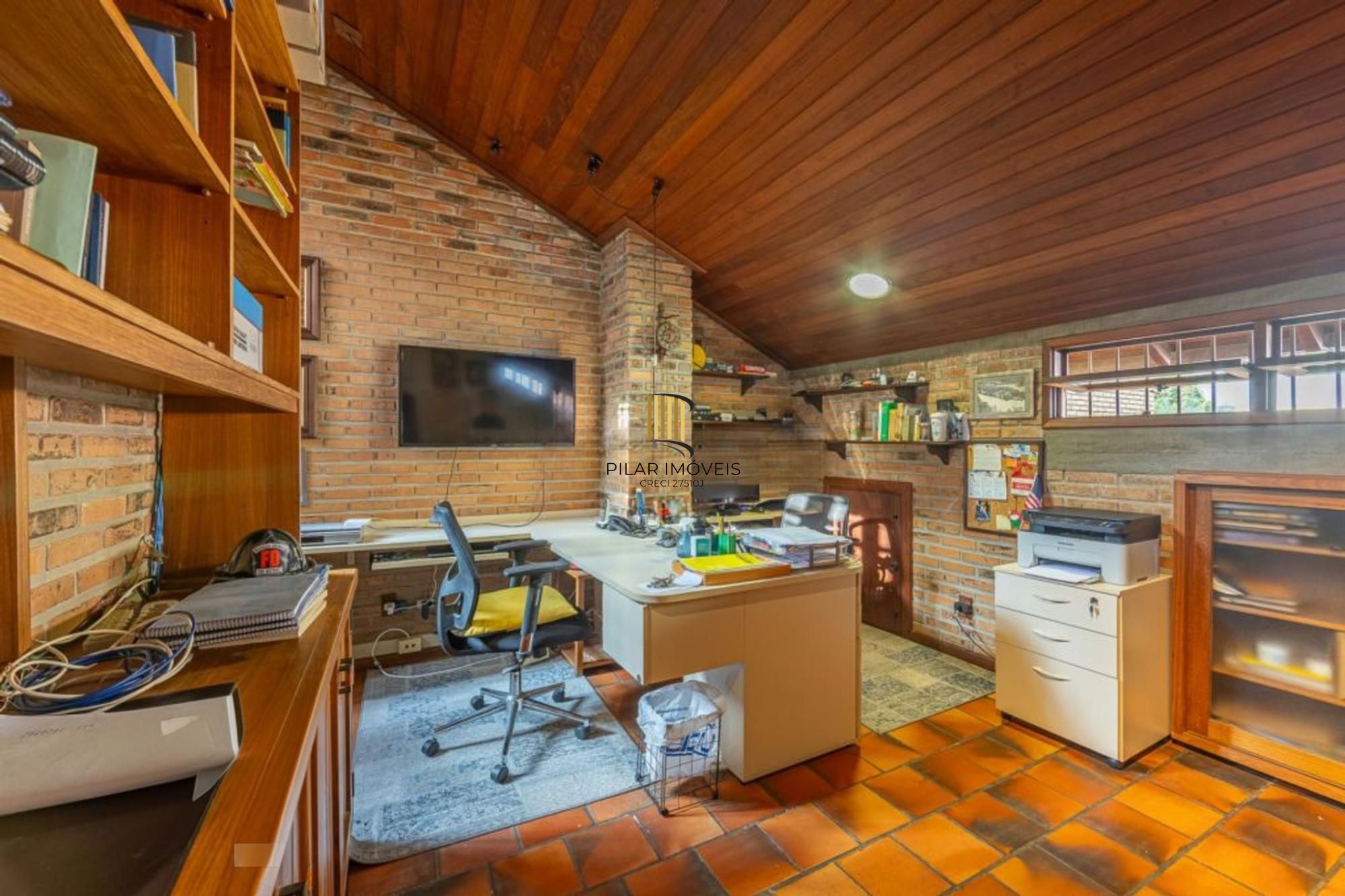 Casa com 4 Quartos, 4 banheiros, 4 vagas e 300 m² á venda  Chácara Das Pedras.