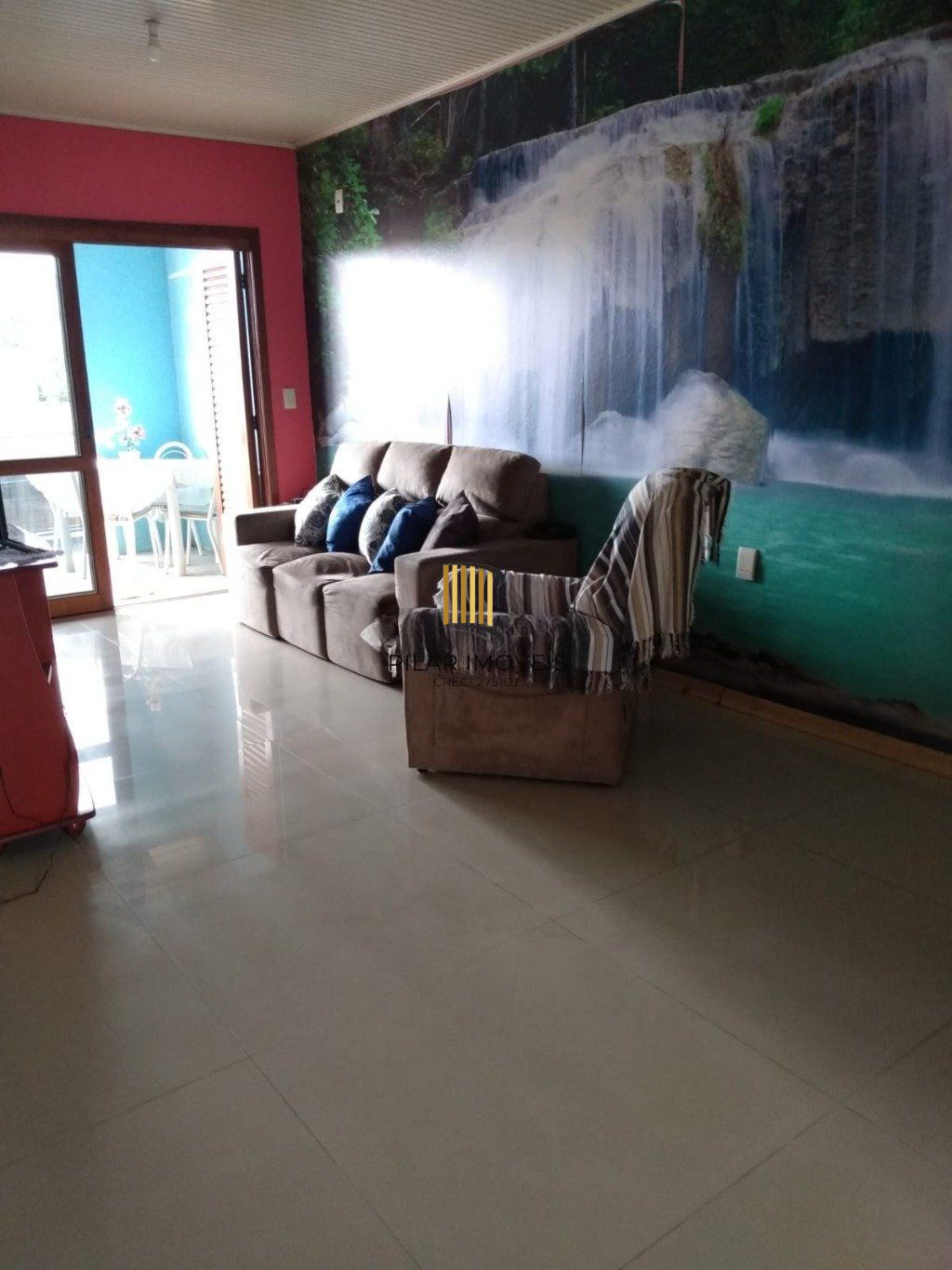 Casa com 3 dormitórios e 3 vagas de garagem em  Cachoeirinha.