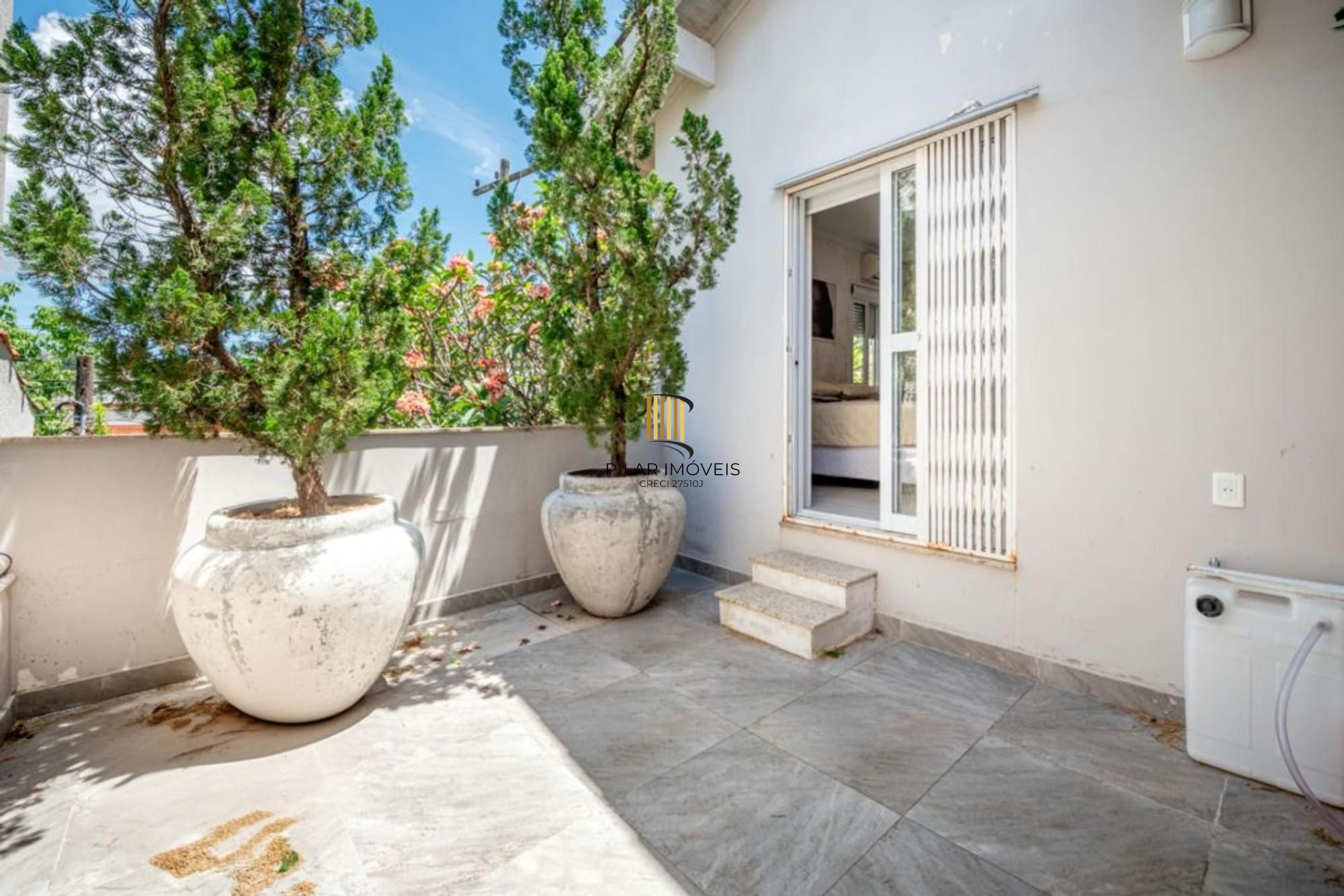 Casa 3 Dormitórios com Suíte e Piscina no Teresópolis