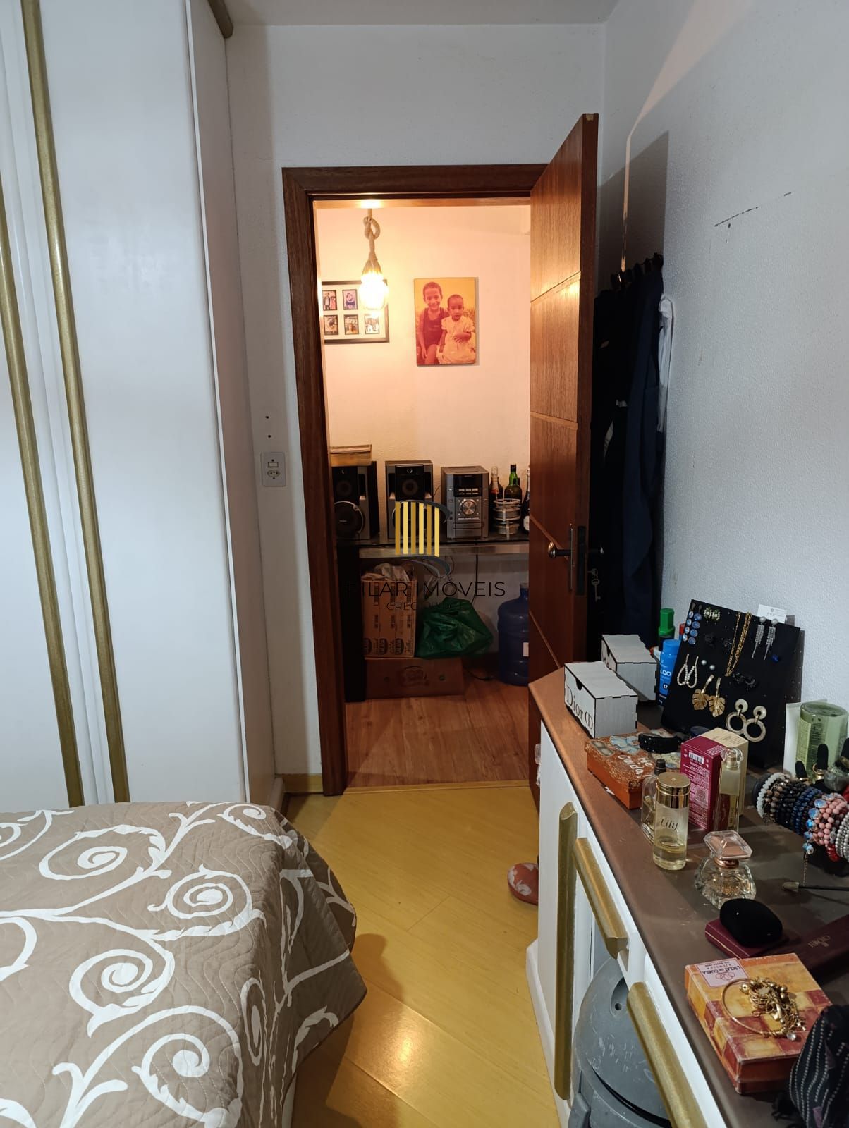 Apartamento semi mobiliado de 1 dormitório bairro Sarandi