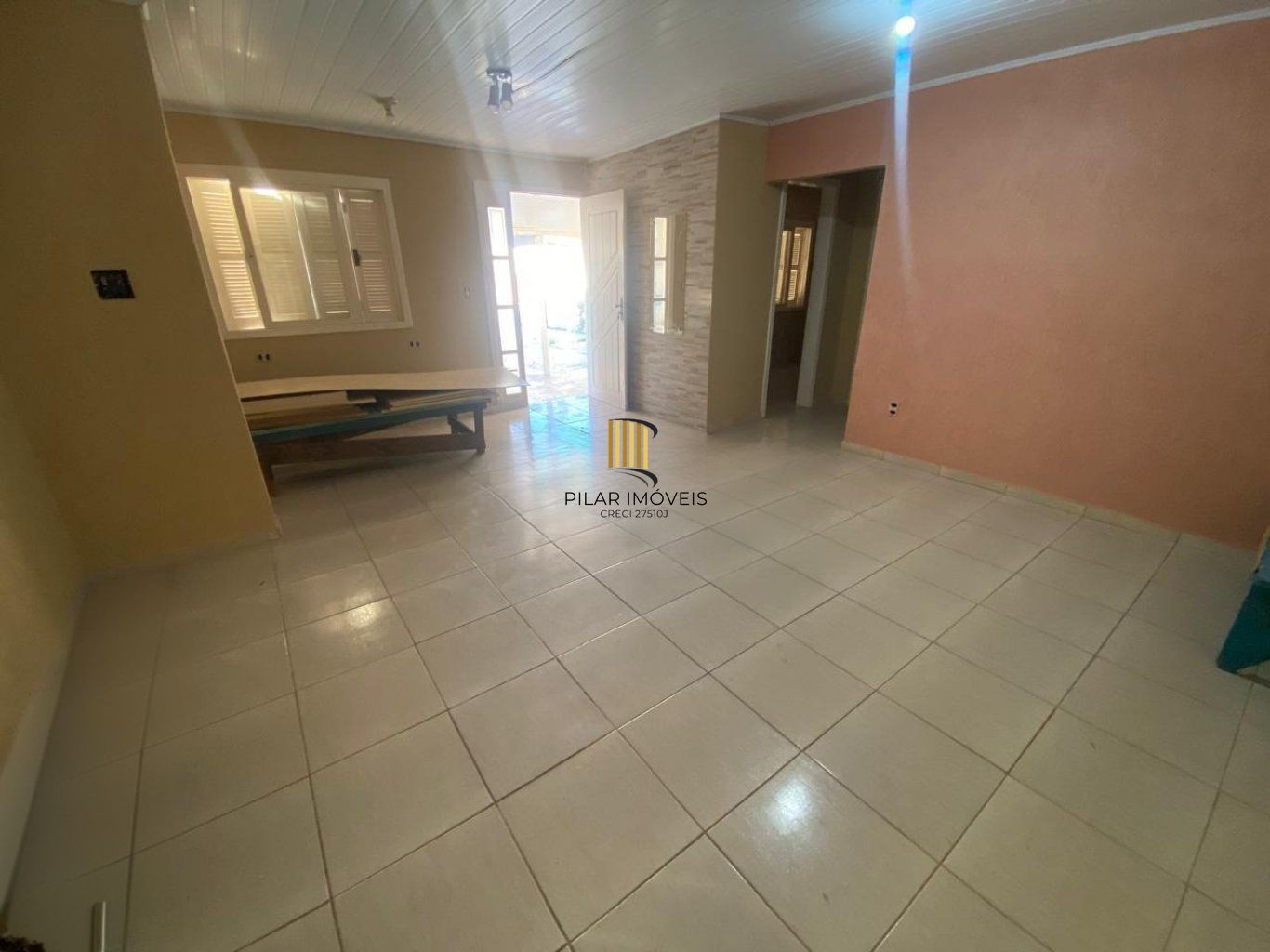 Casa de 2 dormitórios e 2 vaga de garagem em Vila Eunice Cachoeirinha.